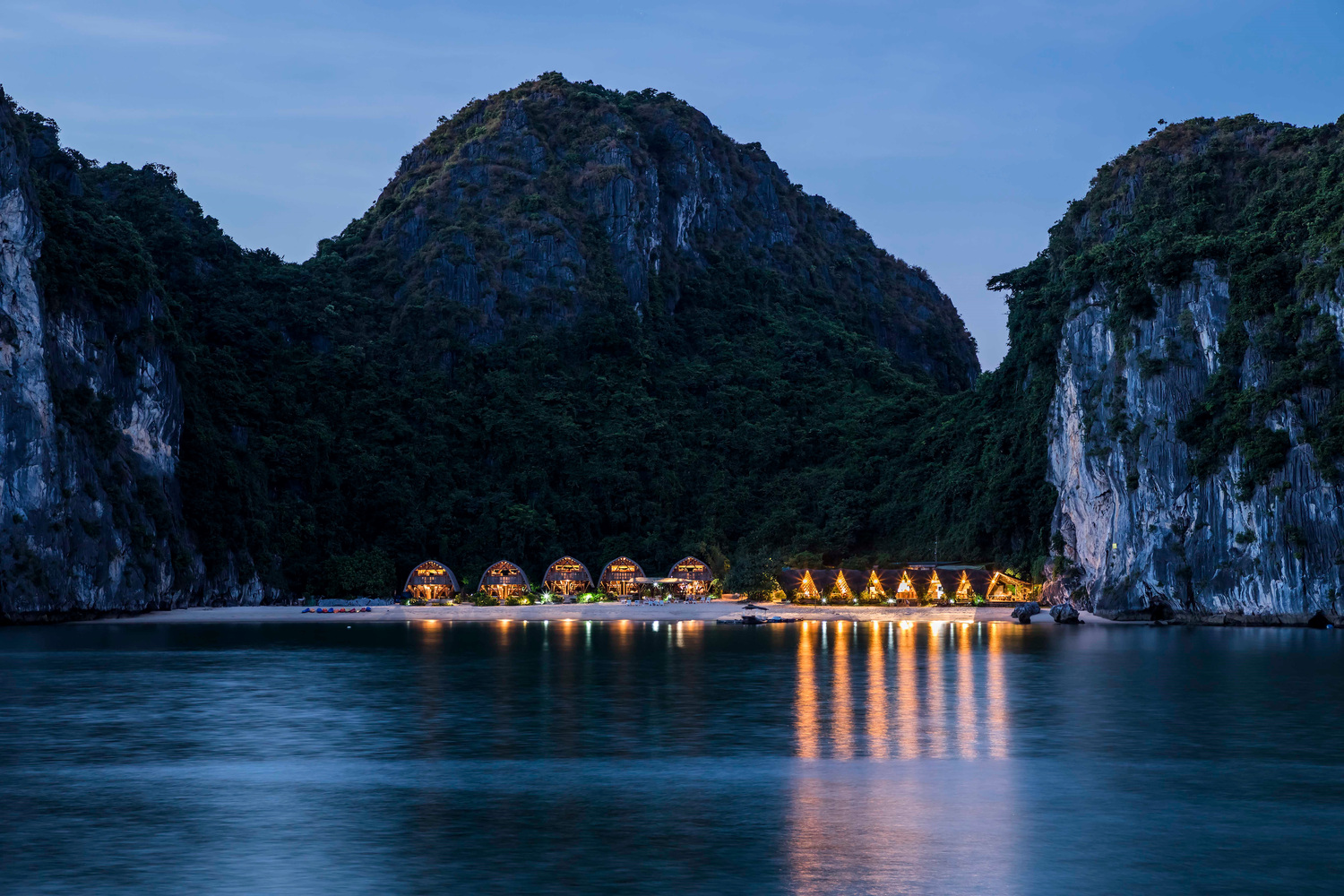 Sürdürülebilir glamping tesisi bambu kulübelerden oluşuyor