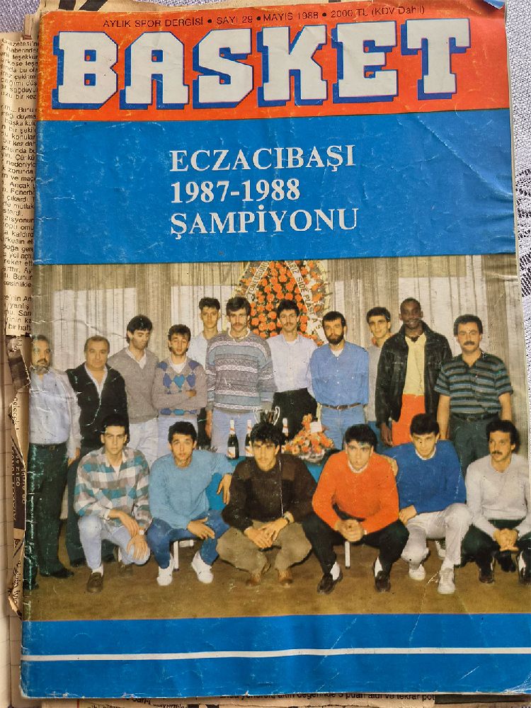 Basket dergisinin Eczacıbaşı 1987 1988 şampiyonluğu kapağı