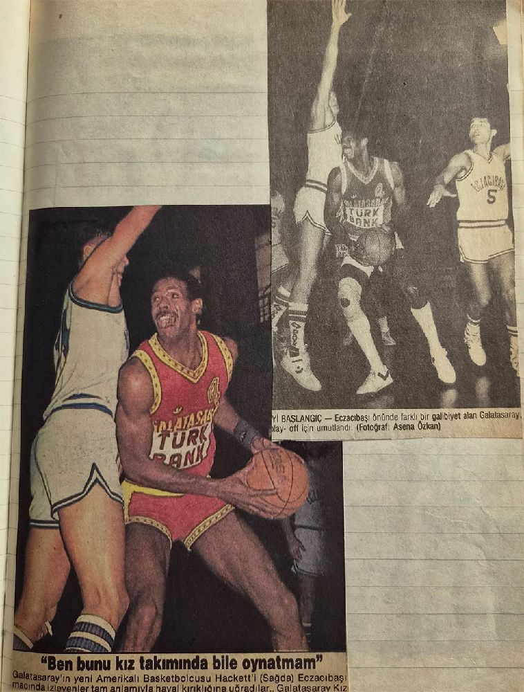 Deftere yapıştırılmış eski basketbol gazete kupürleri